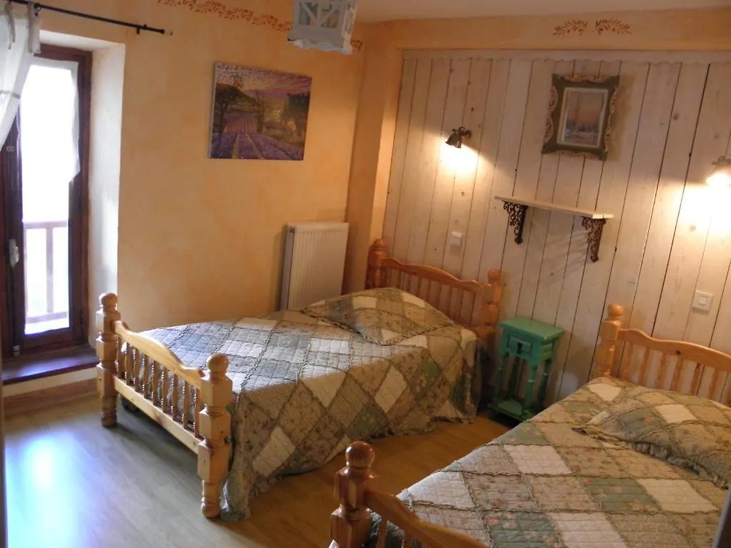 Auberge de jeunesse Gîte Auberge Les Terres Blanches de Méolans France