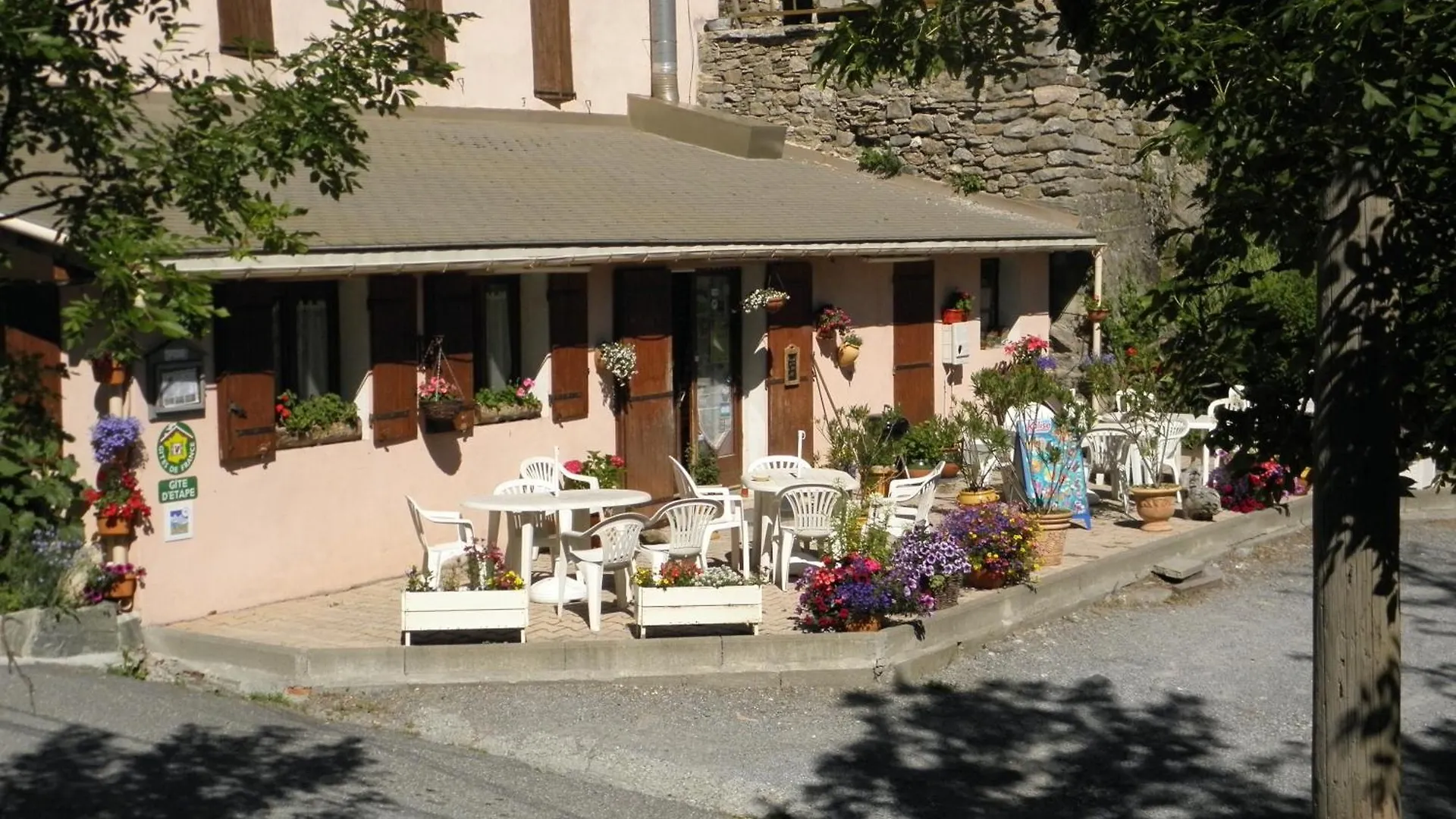 Auberge de jeunesse Gîte Auberge Les Terres Blanches de Méolans